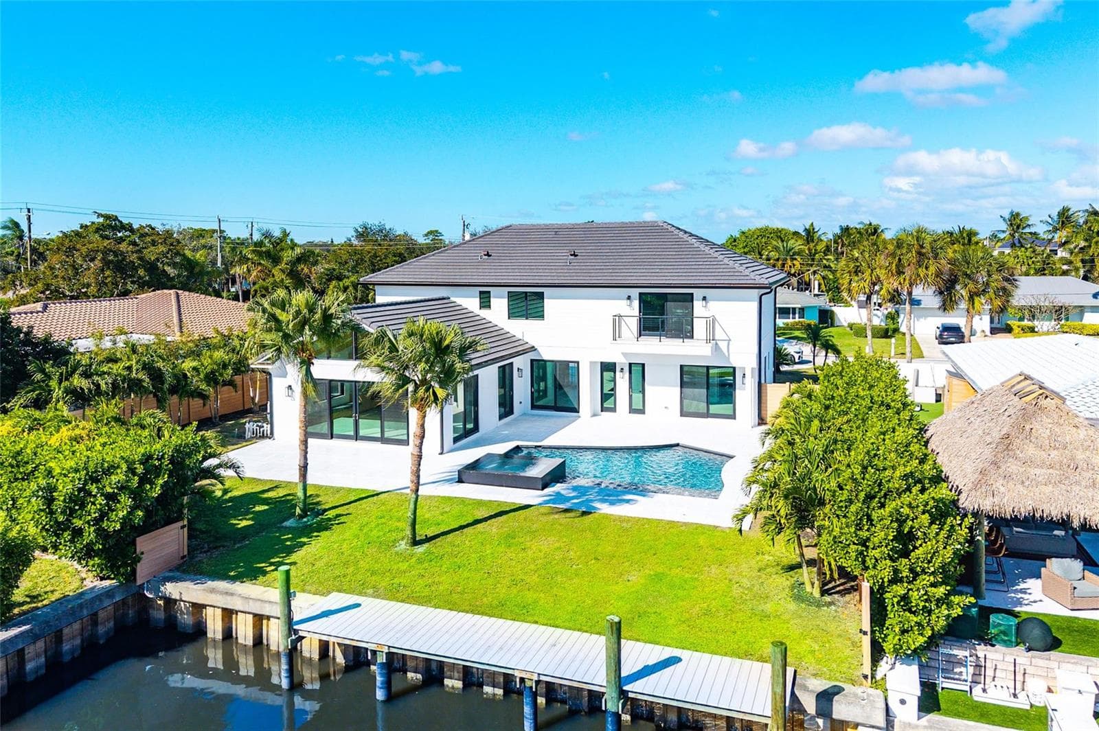 8 Leeward Circle photo 1