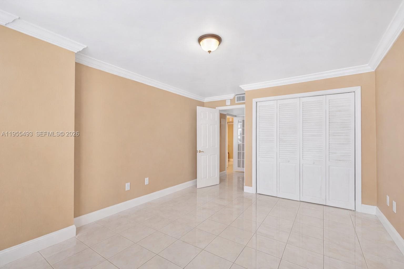 6039 Collins Ave 1206 photo 10