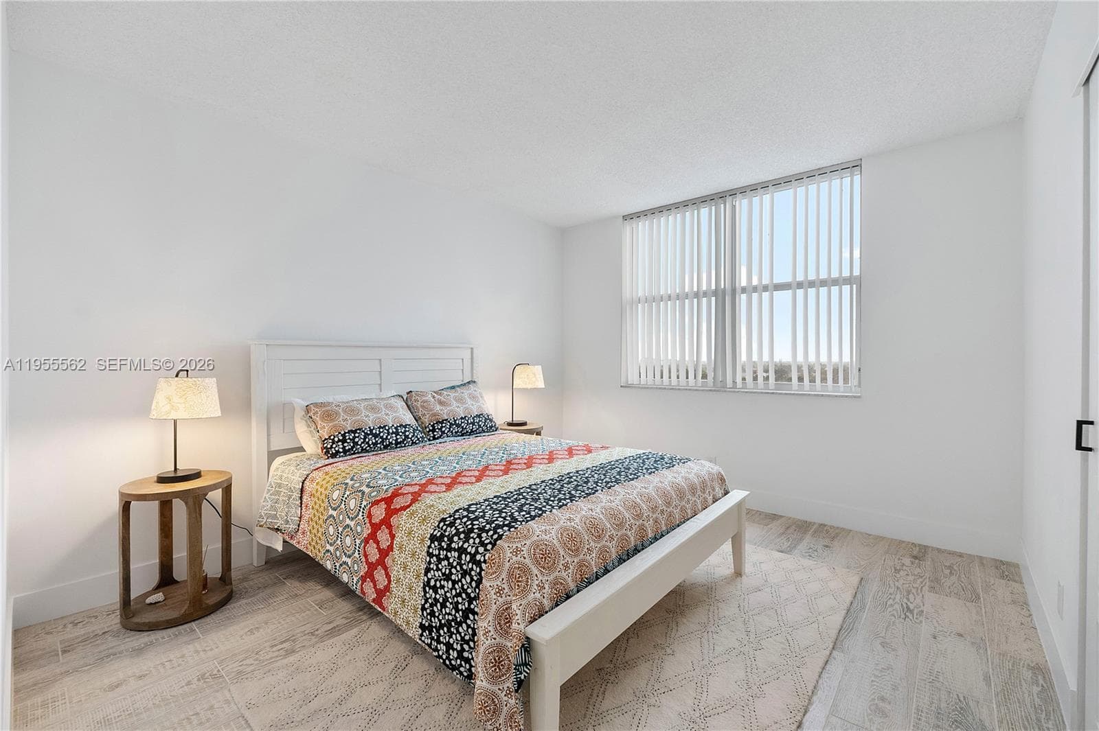 2639 N Riverside Dr 806 photo 23