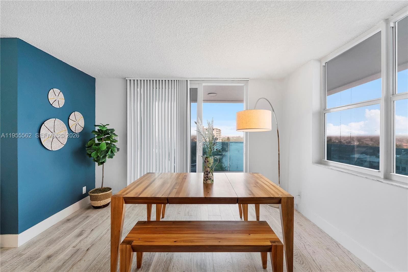 2639 N Riverside Dr 806 photo 13