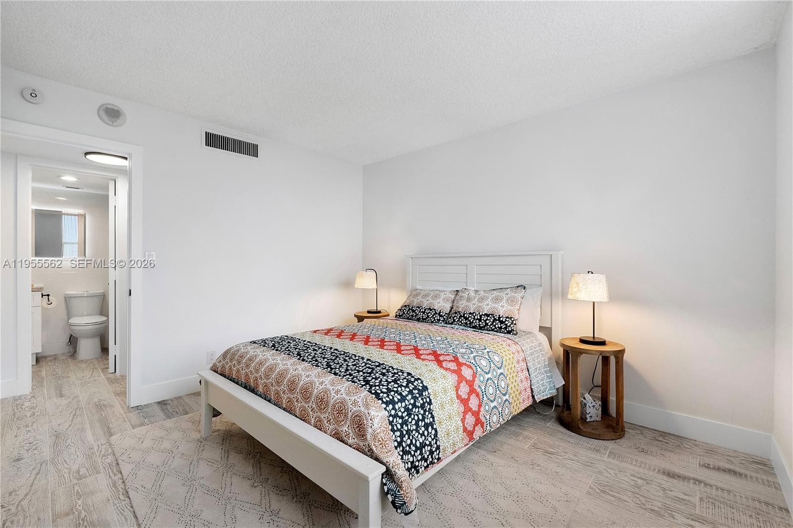 2639 N Riverside Dr 806 photo 24