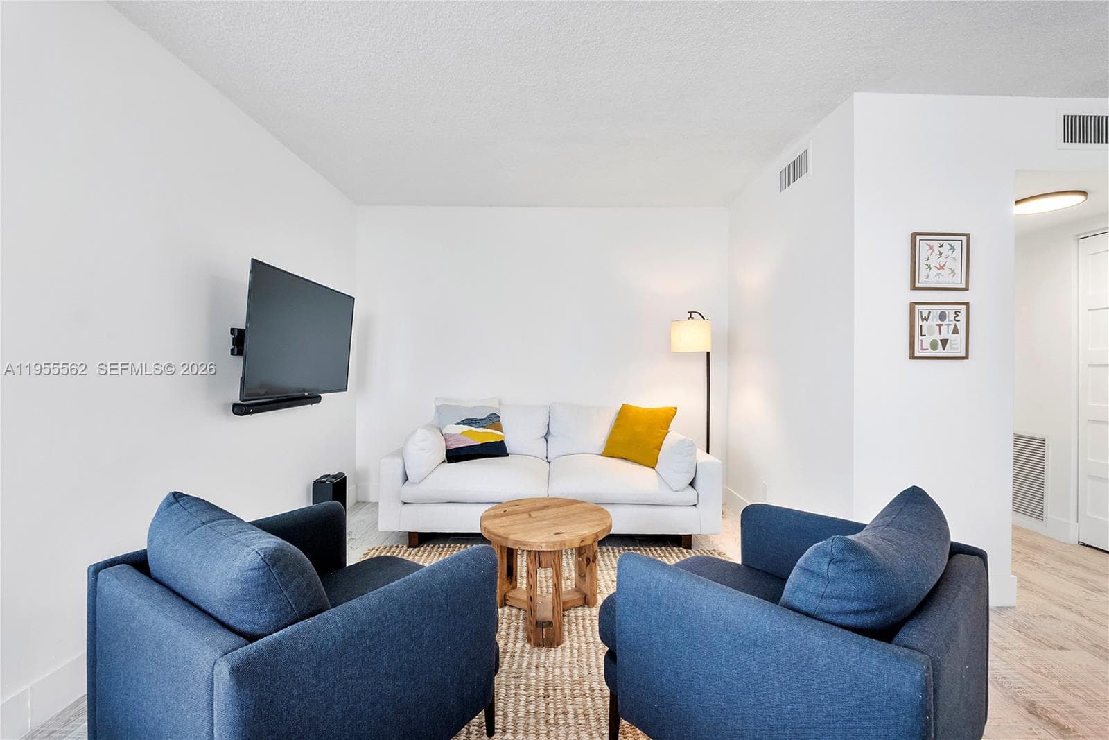 2639 N Riverside Dr 806 photo 10
