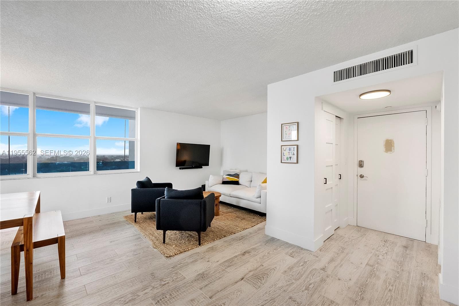 2639 N Riverside Dr 806 photo 11