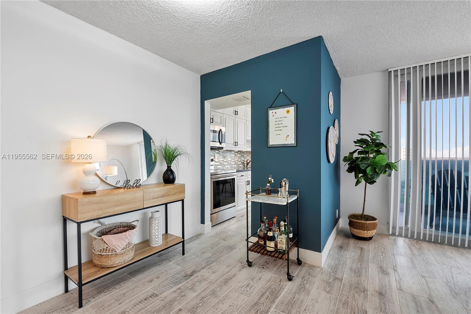 2639 N Riverside Dr 806 photo 8