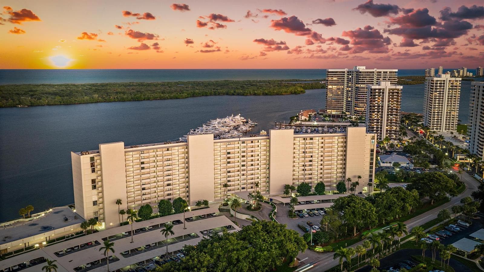 124 Lakeshore Drive 9290 photo 3