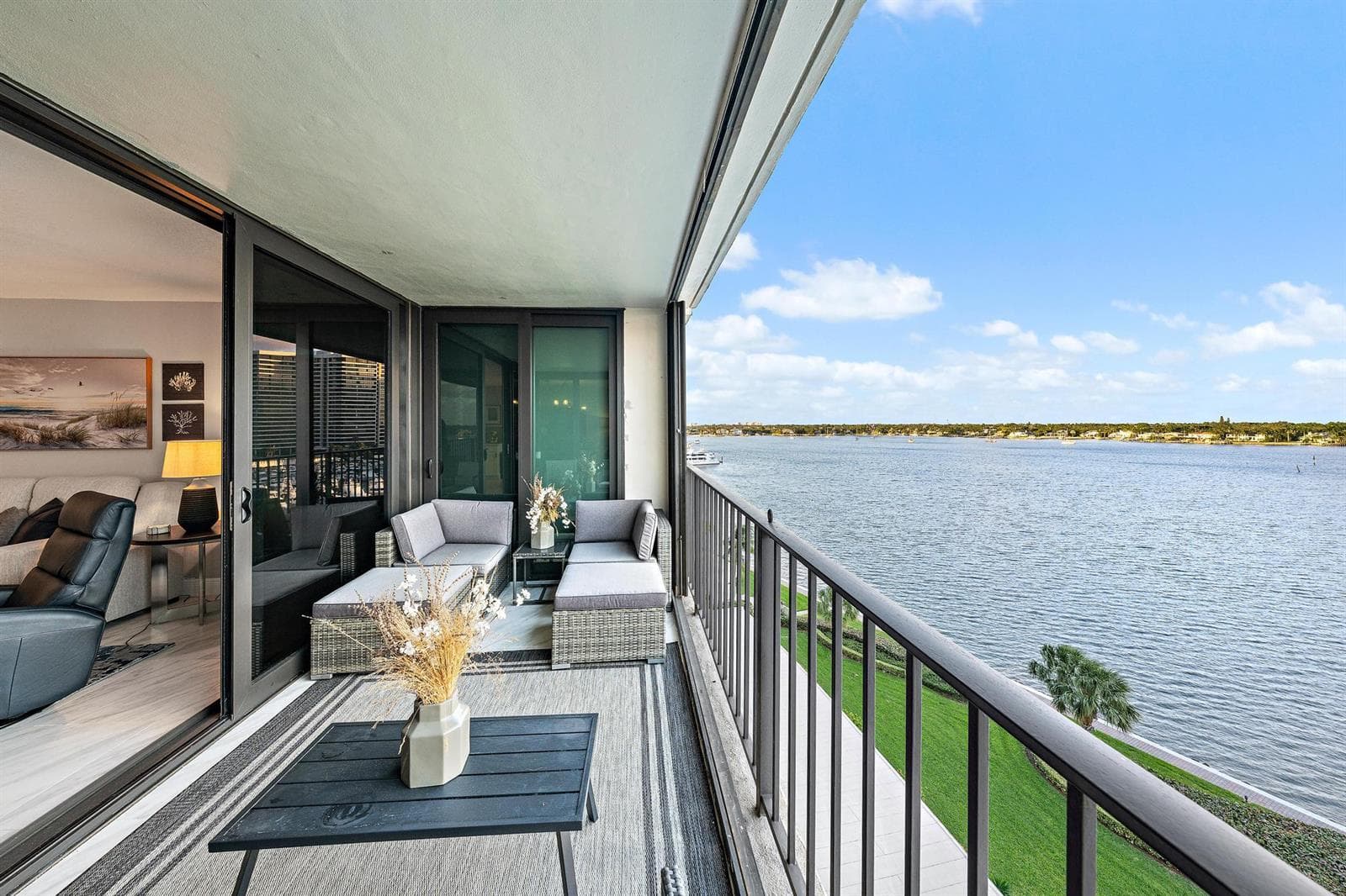124 Lakeshore Drive 9290 photo 10