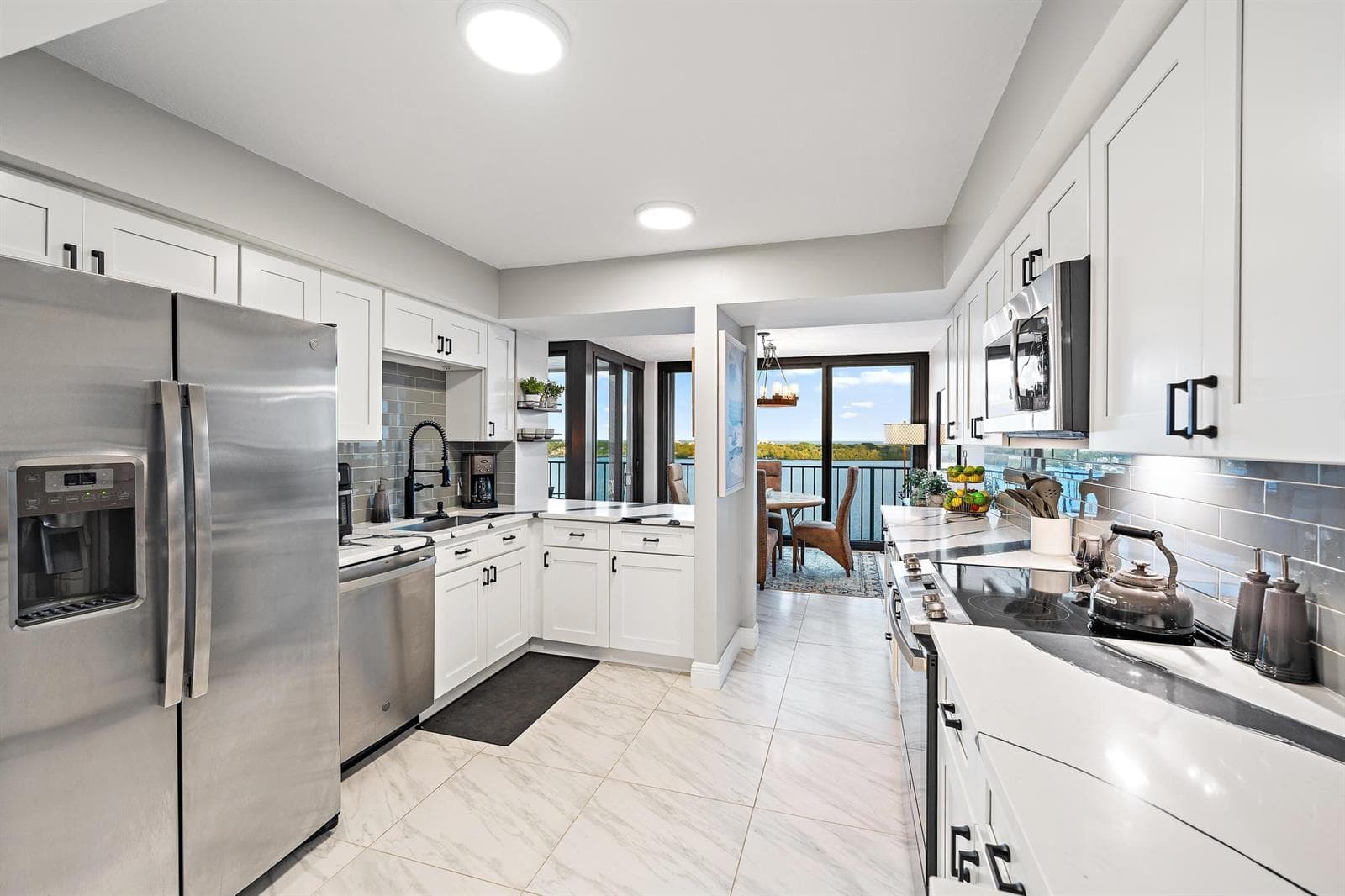 124 Lakeshore Drive 9290 photo 18