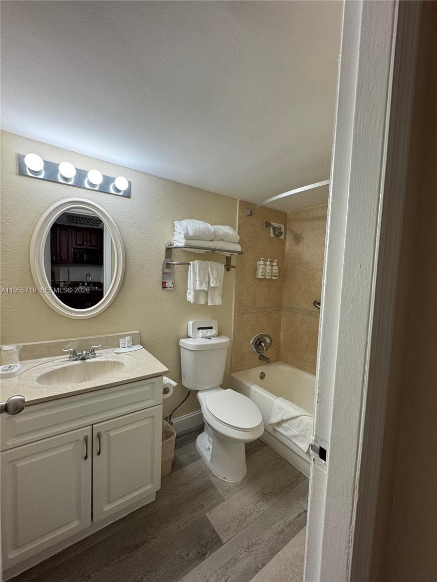 19201 Collins Ave 1103 photo 2