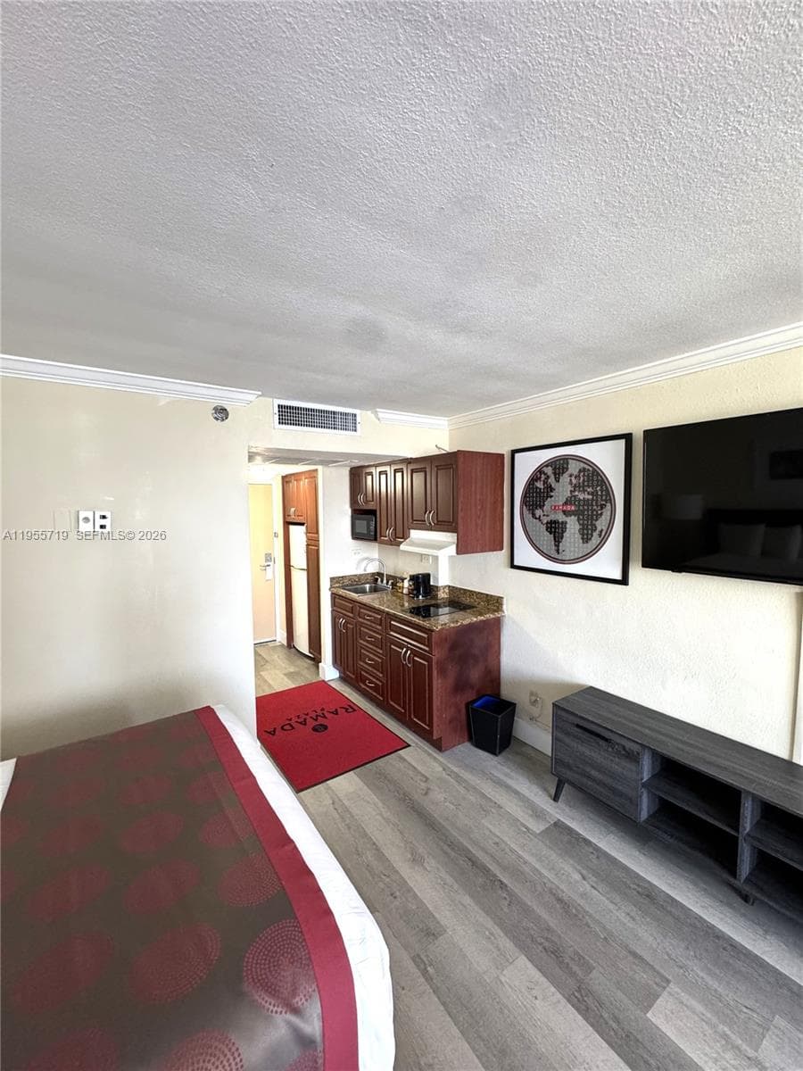 19201 Collins Ave 1103 photo 5