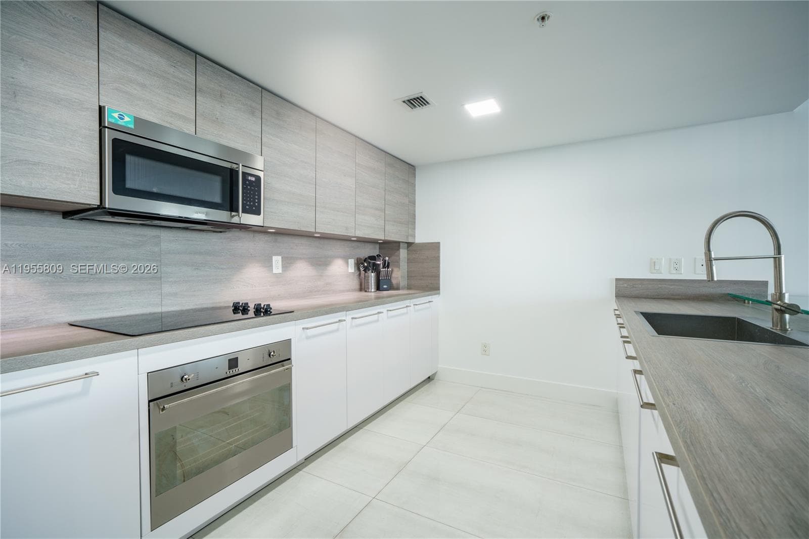 400 Sunny Isles Blvd 1704 photo 13