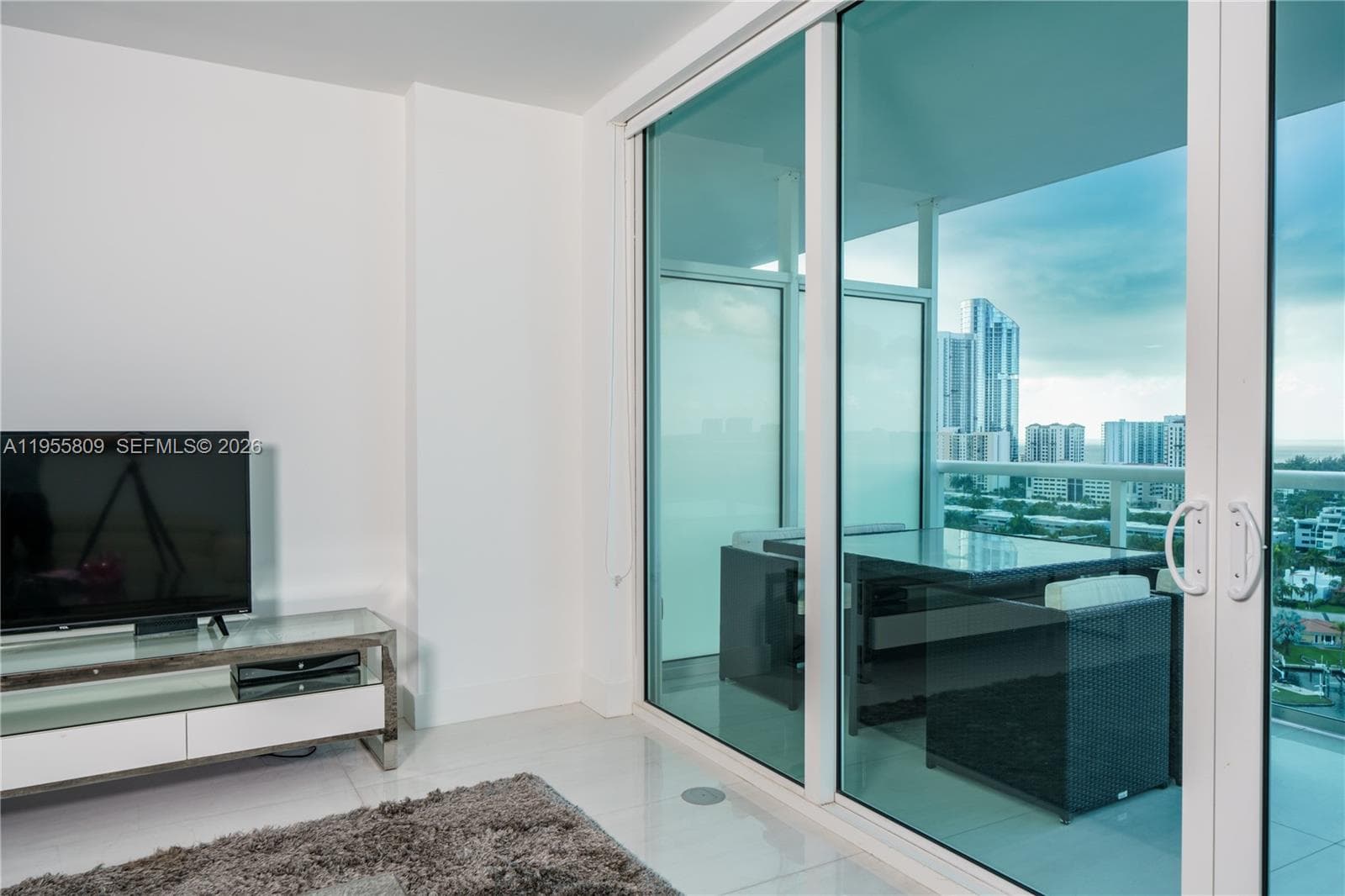 400 Sunny Isles Blvd 1704 photo 16