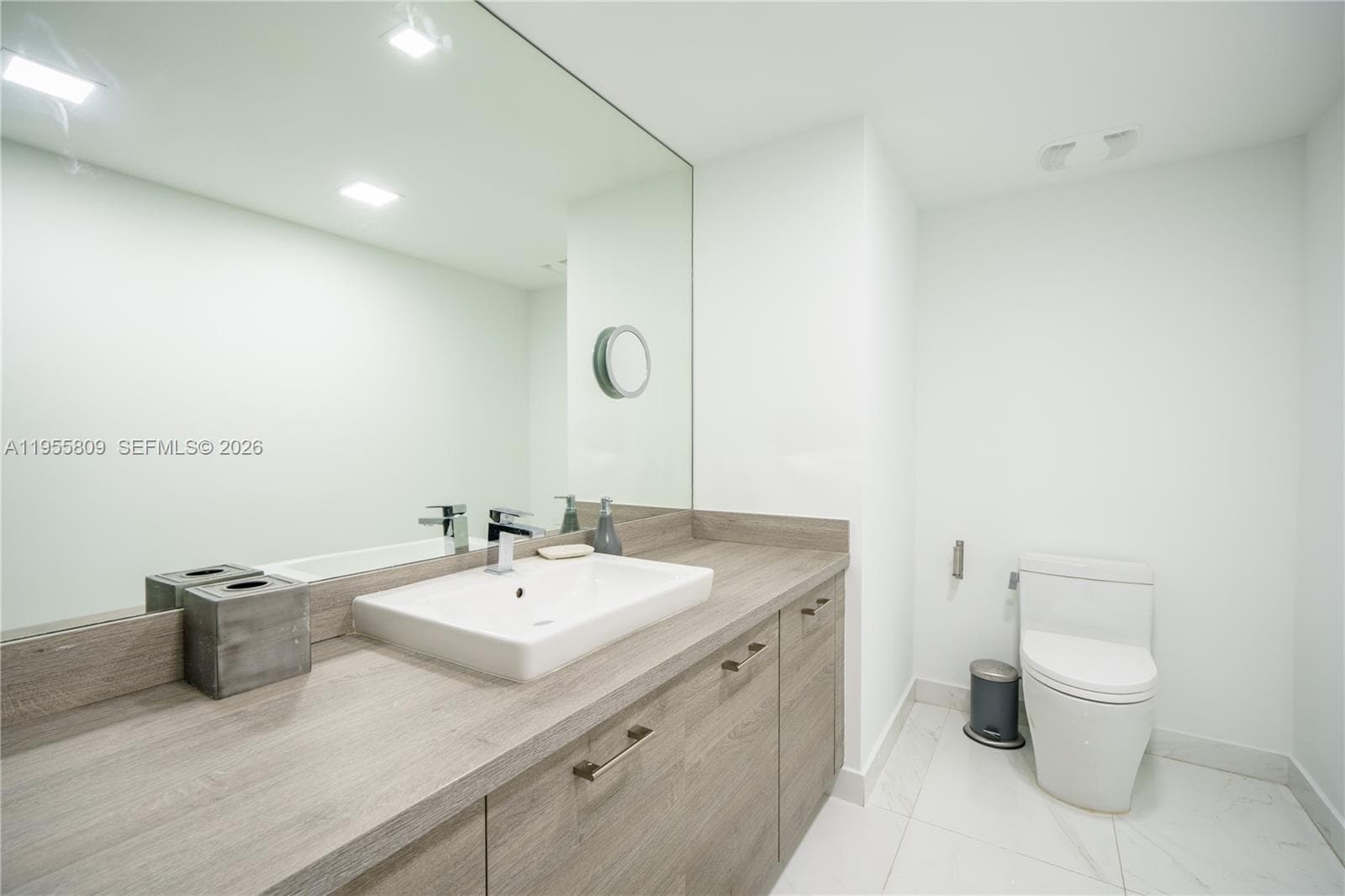 400 Sunny Isles Blvd 1704 photo 19