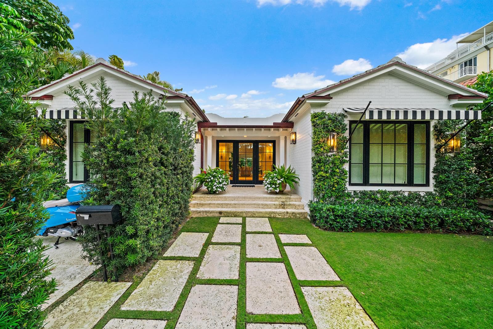 160 Chilean Avenue photo 2