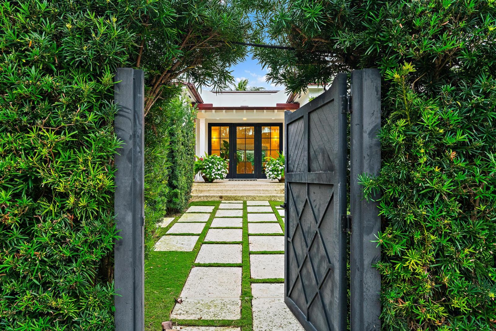 160 Chilean Avenue photo 3