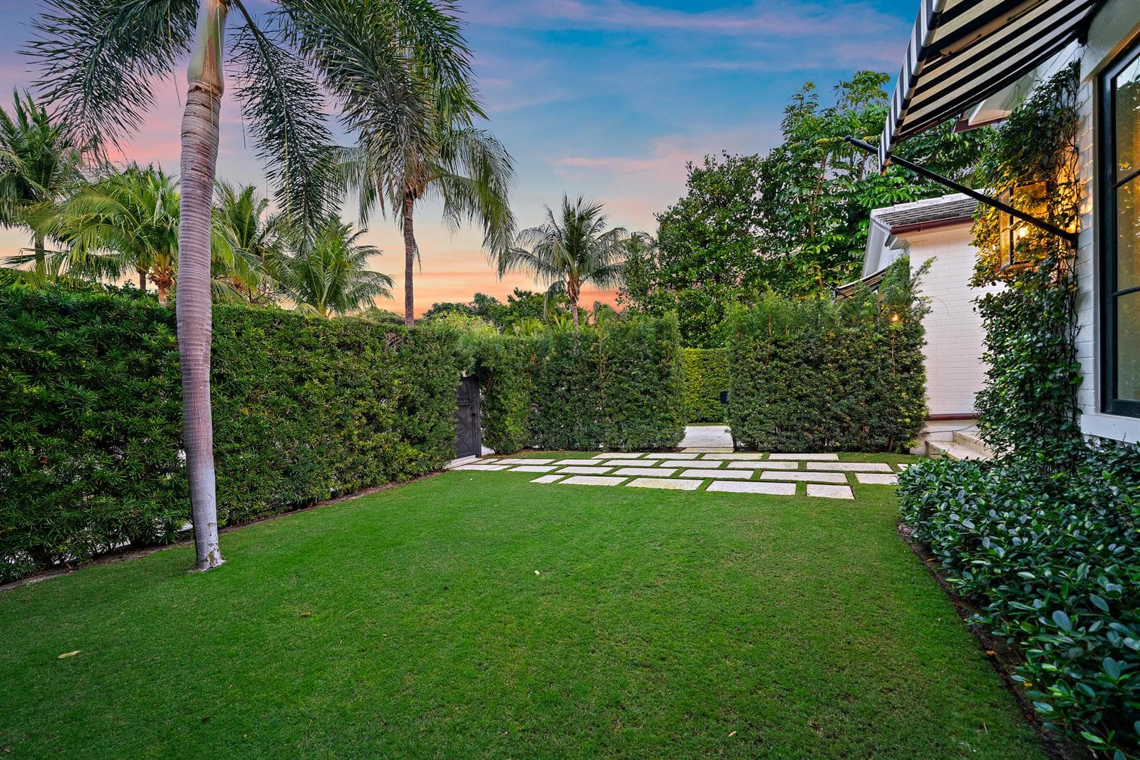 160 Chilean Avenue photo 4