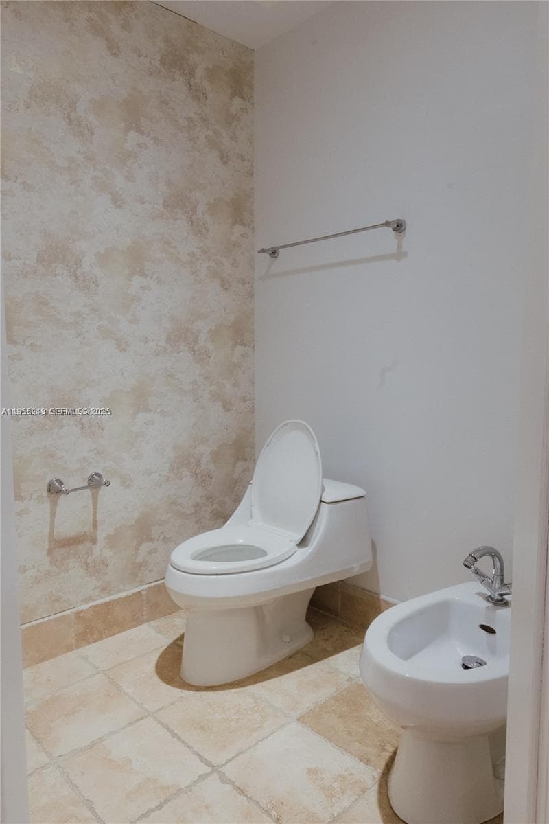 18201 Collins Ave 1507 photo 16
