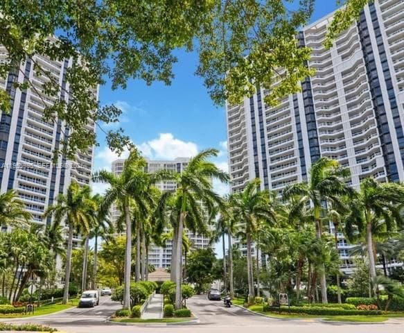 21205 Yacht Club Dr 507 photo 6