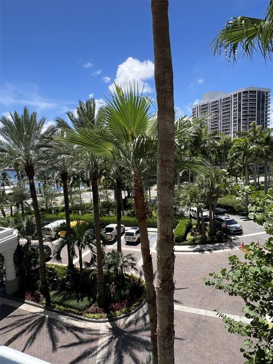 21205 Yacht Club Dr 507 photo 6