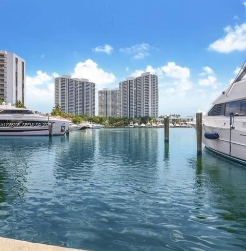 21205 Yacht Club Dr 507 photo 16