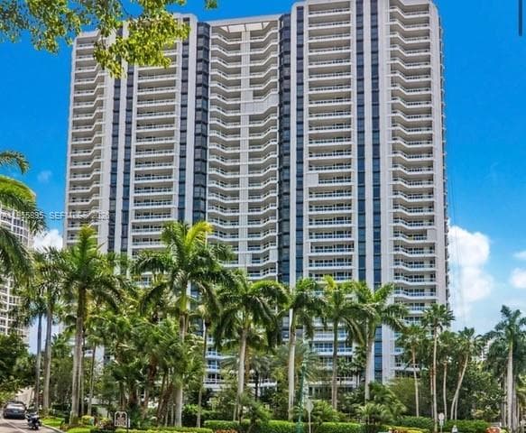 21205 Yacht Club Dr 507 photo 5