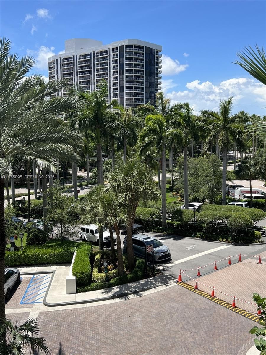 21205 Yacht Club Dr 507 photo 5