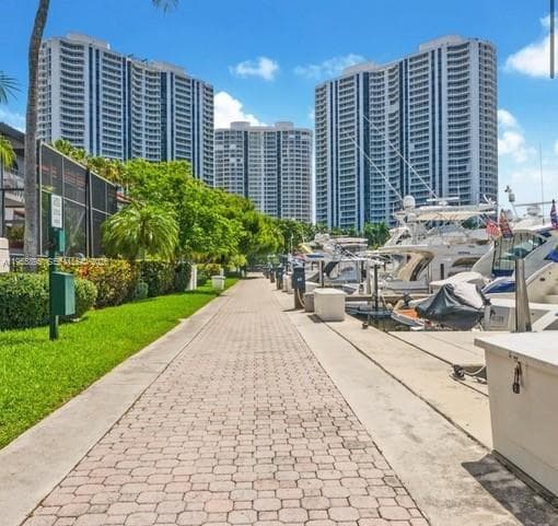 21205 Yacht Club Dr 507 photo 10