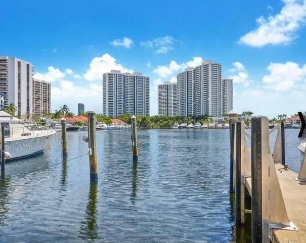 21205 Yacht Club Dr 507 photo 14