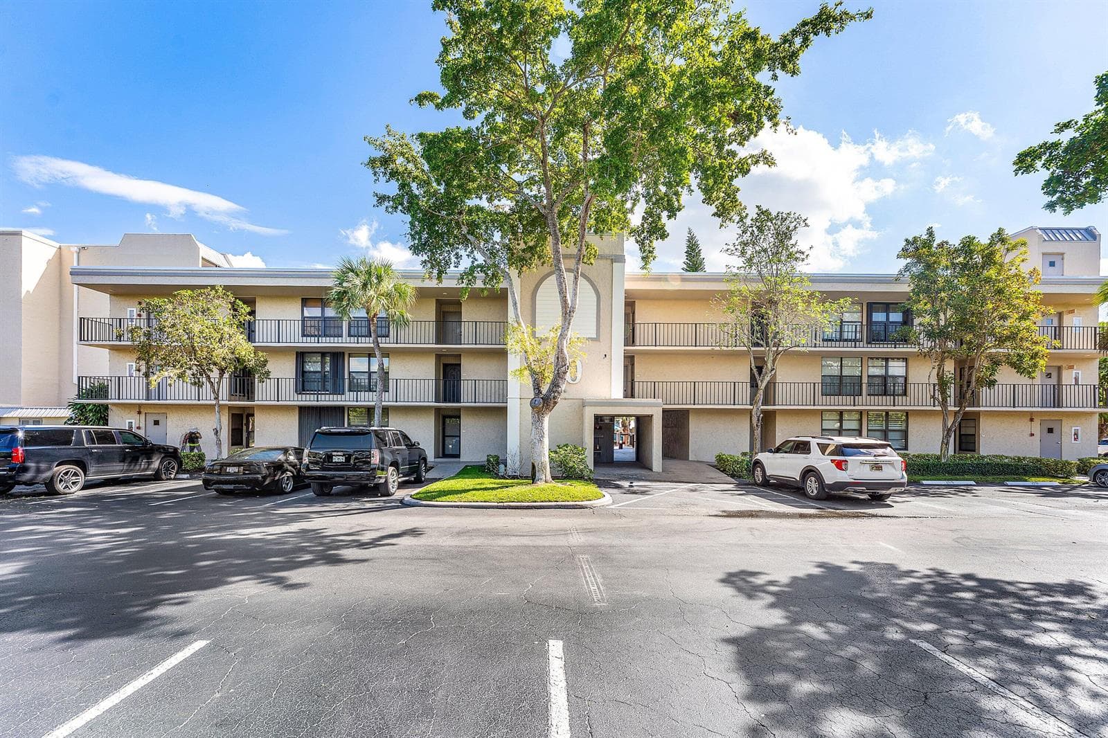 10 Royal Palm Way 203 photo 1