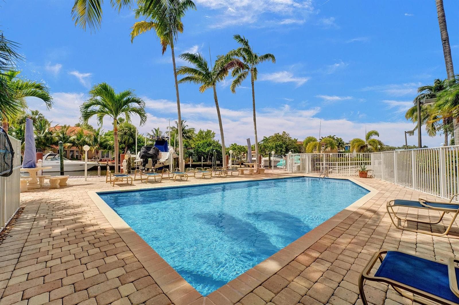 1395 S Ocean Boulevard 402 photo 22