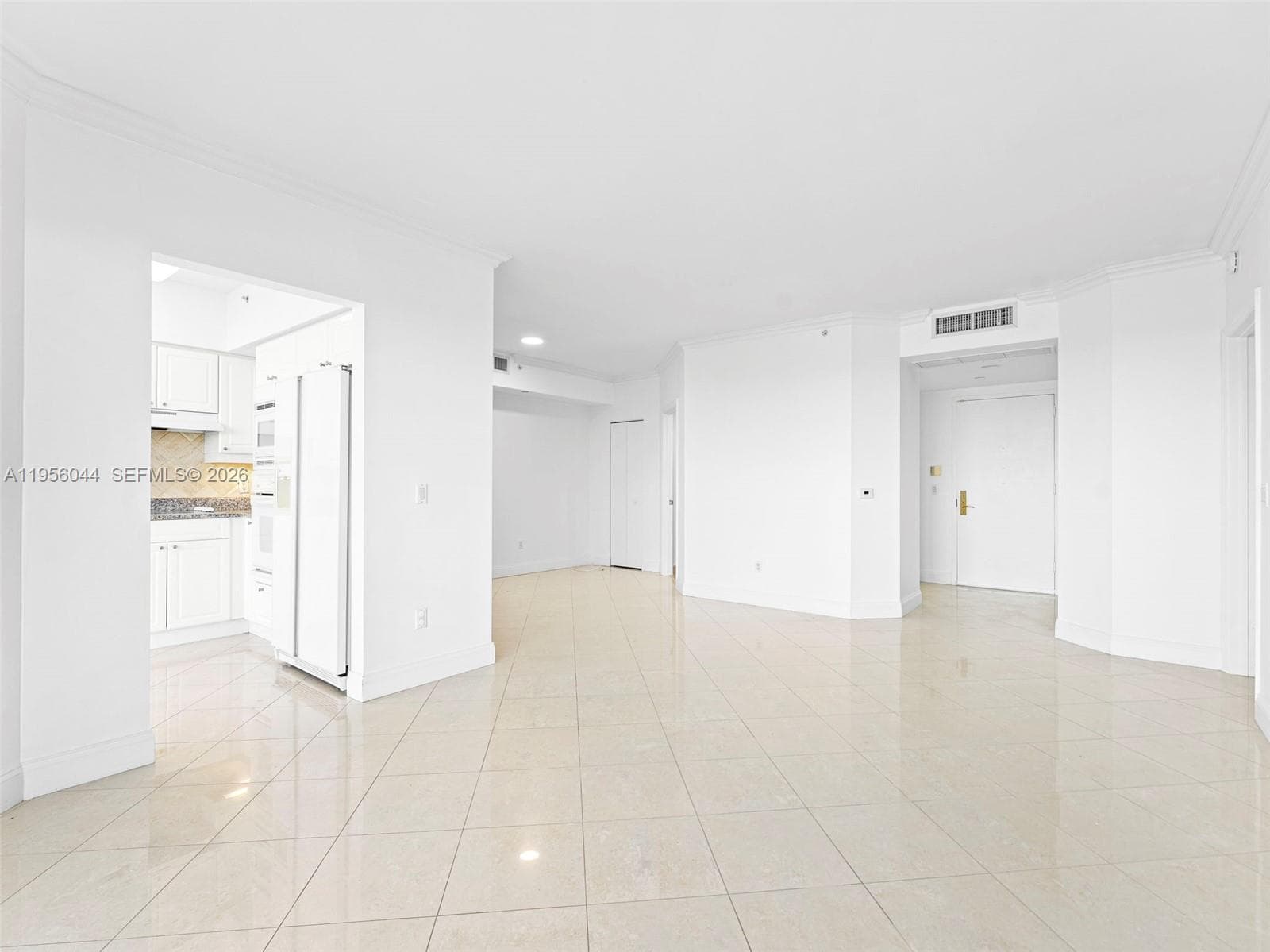 806 photo 3