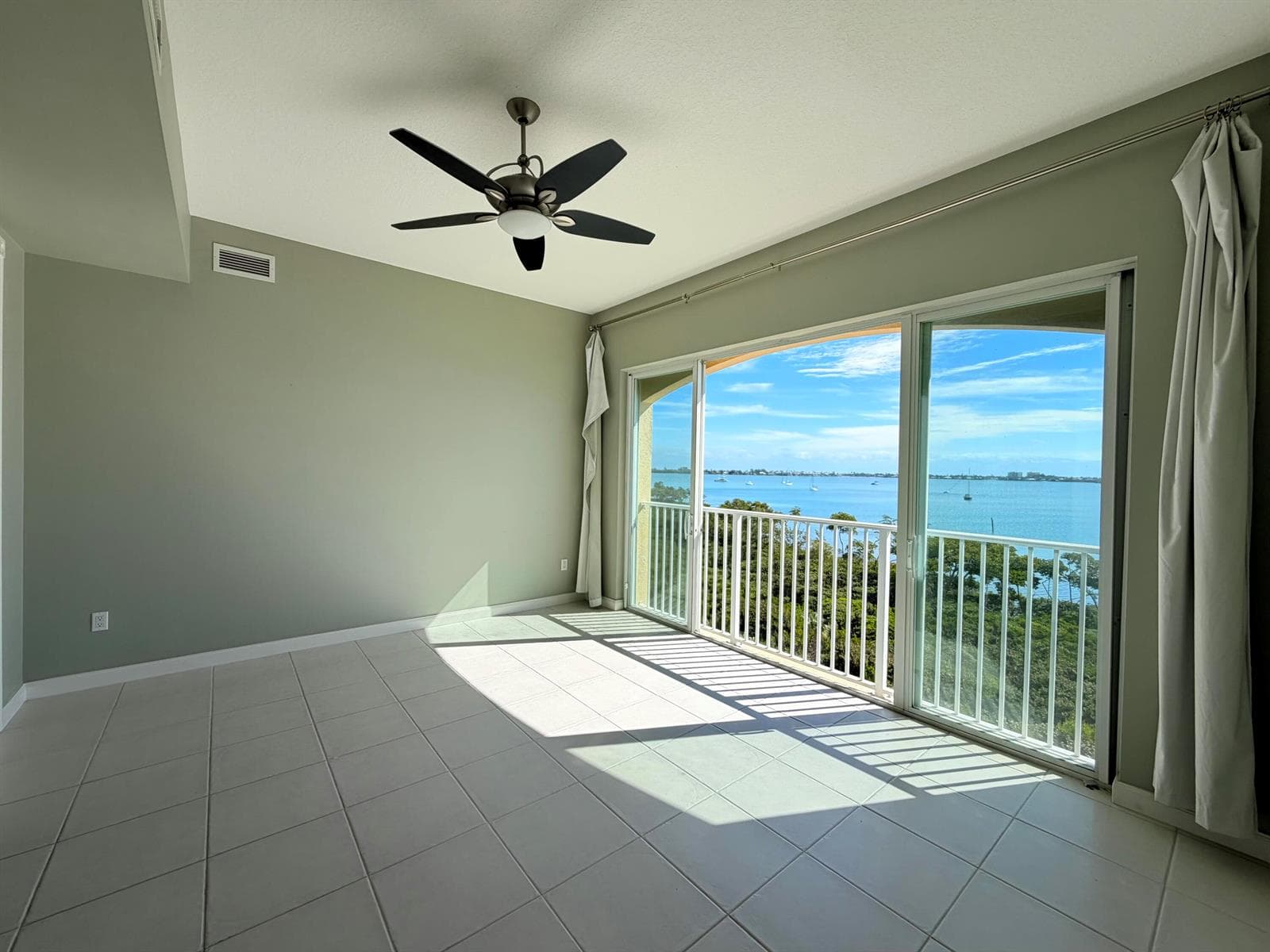 29 Harbour Isle Drive W Ph01 photo 3