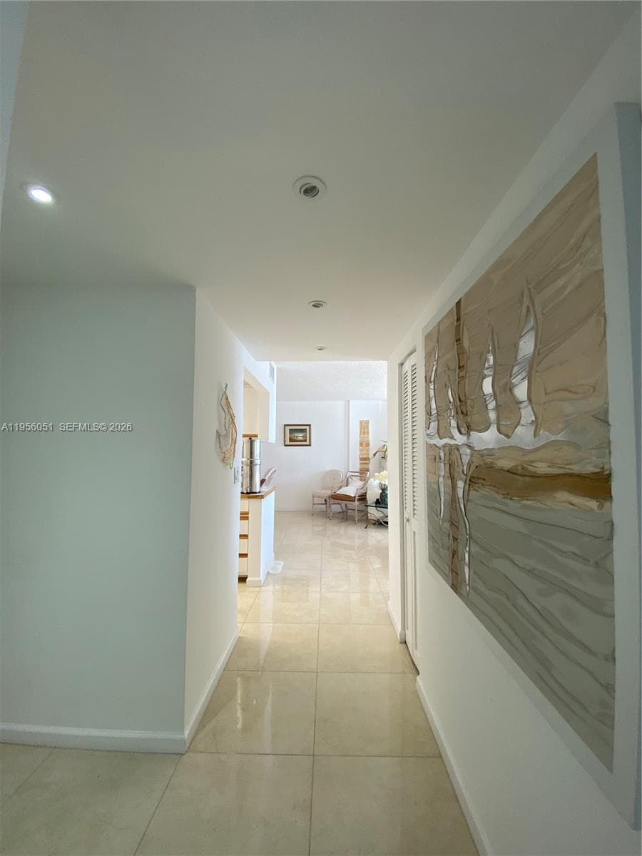1105 photo 22