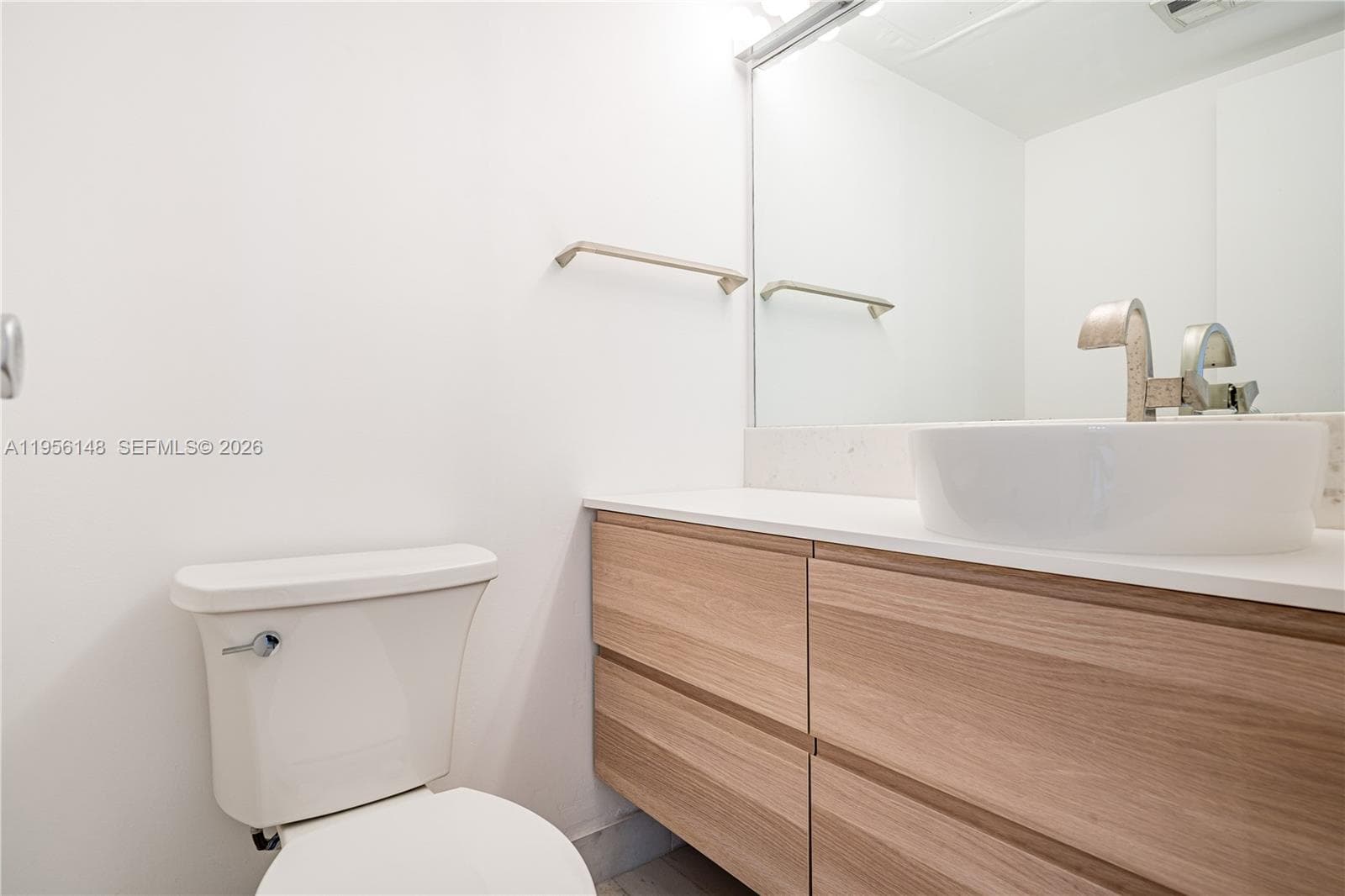3625 N Country Club Dr 901 photo 16