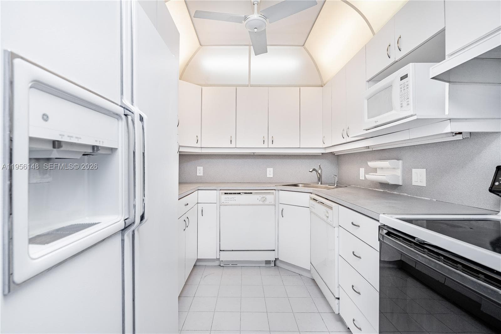 3625 N Country Club Dr 901 photo 3