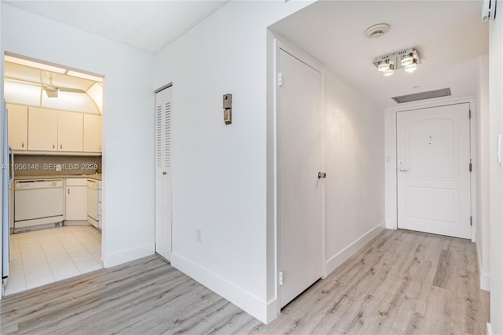 3625 N Country Club Dr 901 photo 1