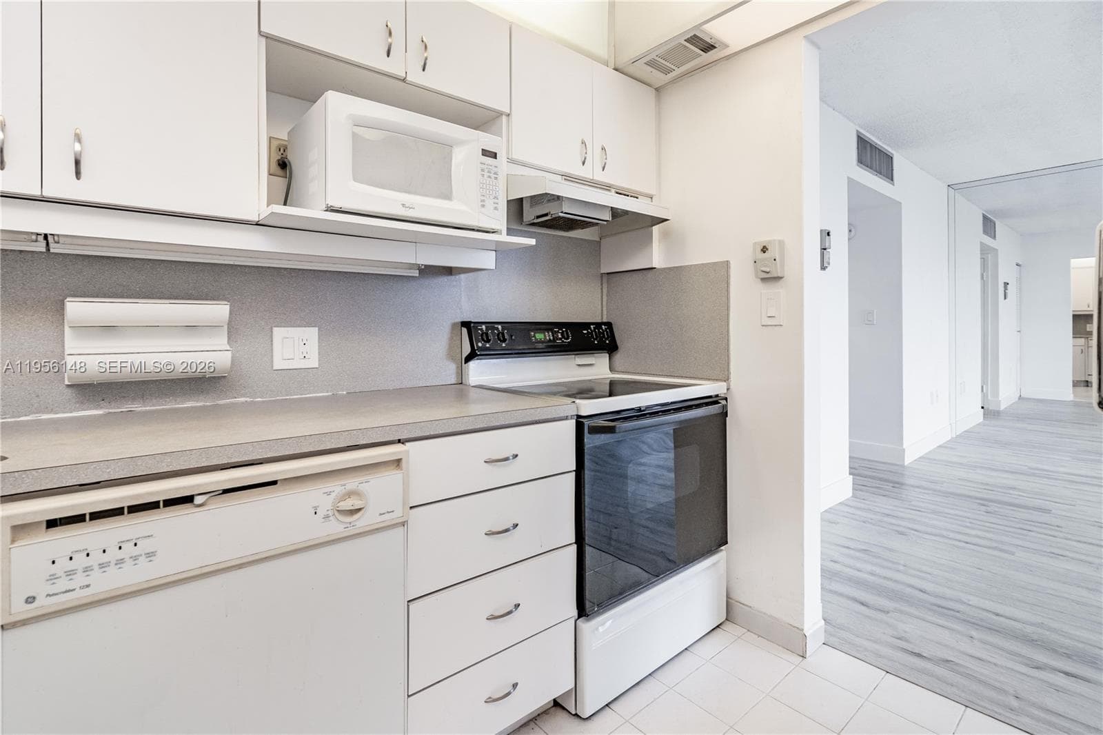 3625 N Country Club Dr 901 photo 5