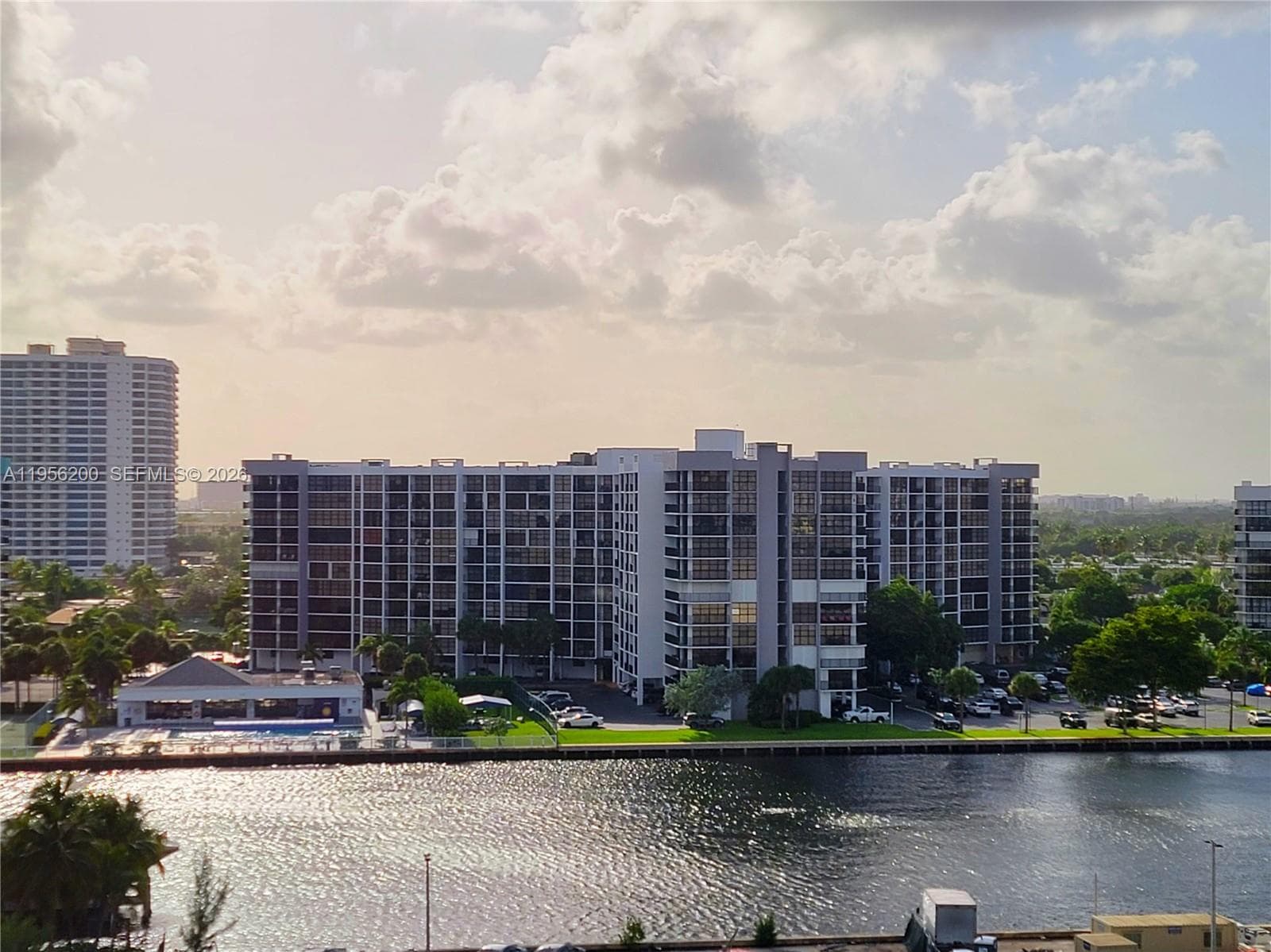 3505 S Ocean Dr 901 photo 17