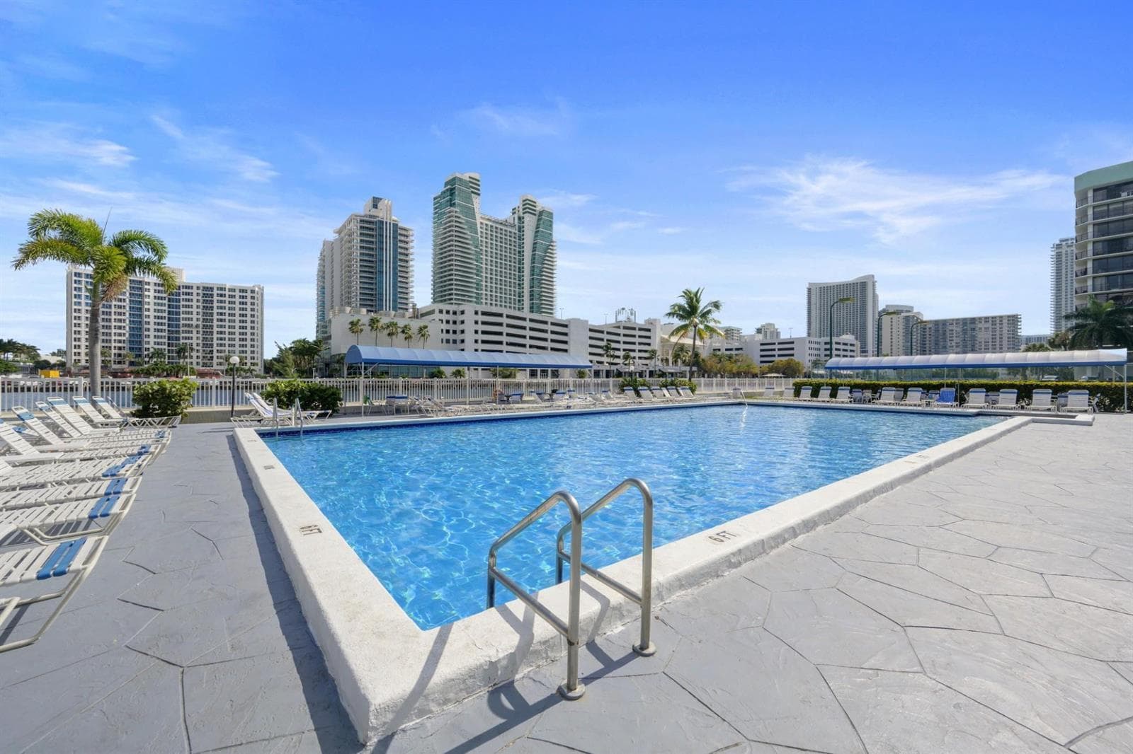 600 Parkview Drive 1111 (PH11) photo 3