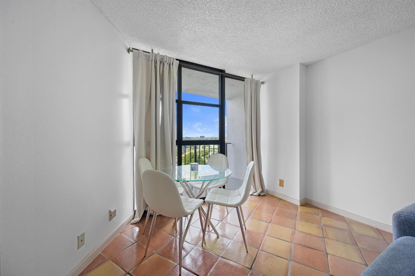 600 Parkview Drive 1111 (PH11) photo 9
