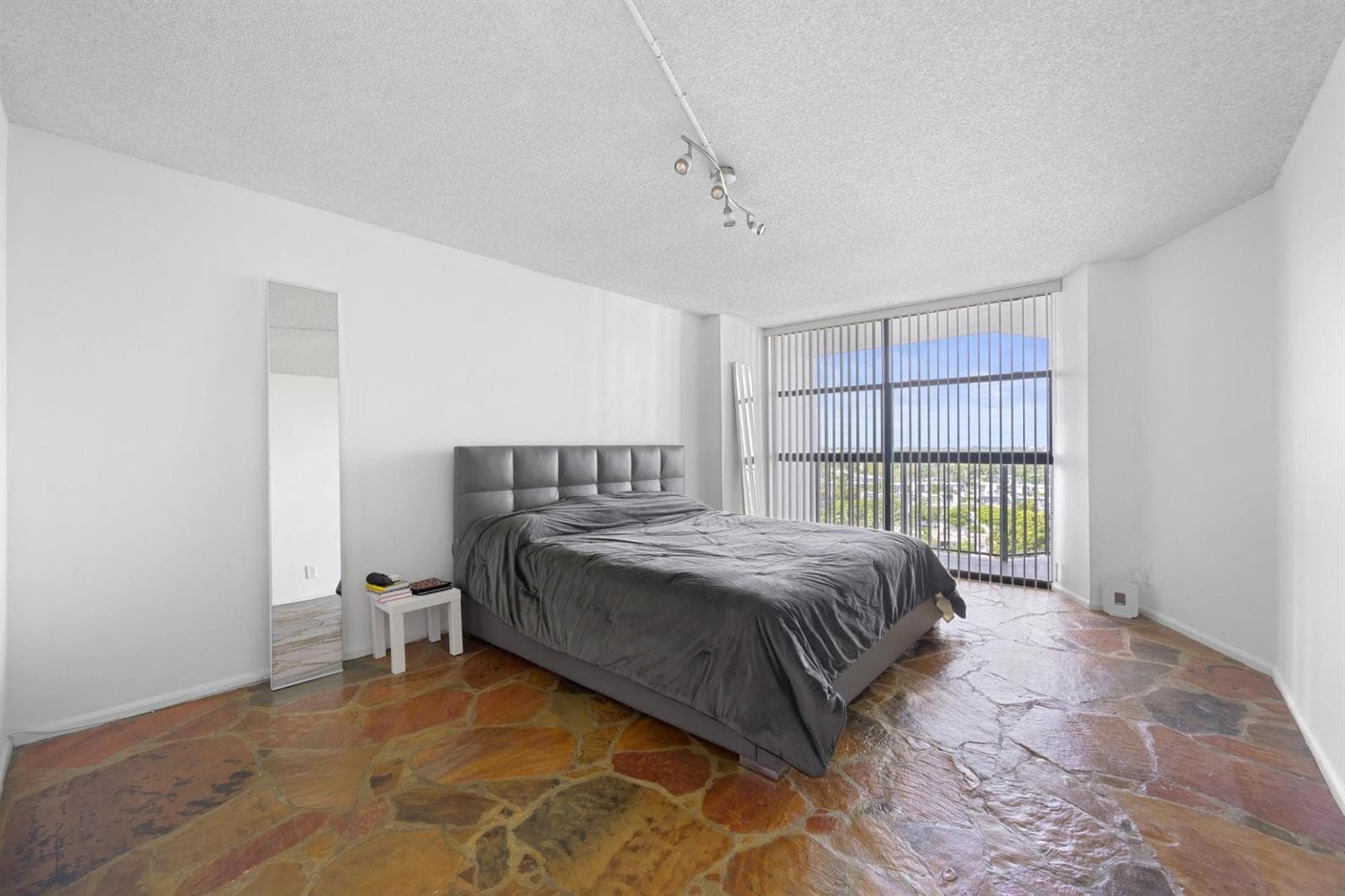 600 Parkview Drive 1111 (PH11) photo 14