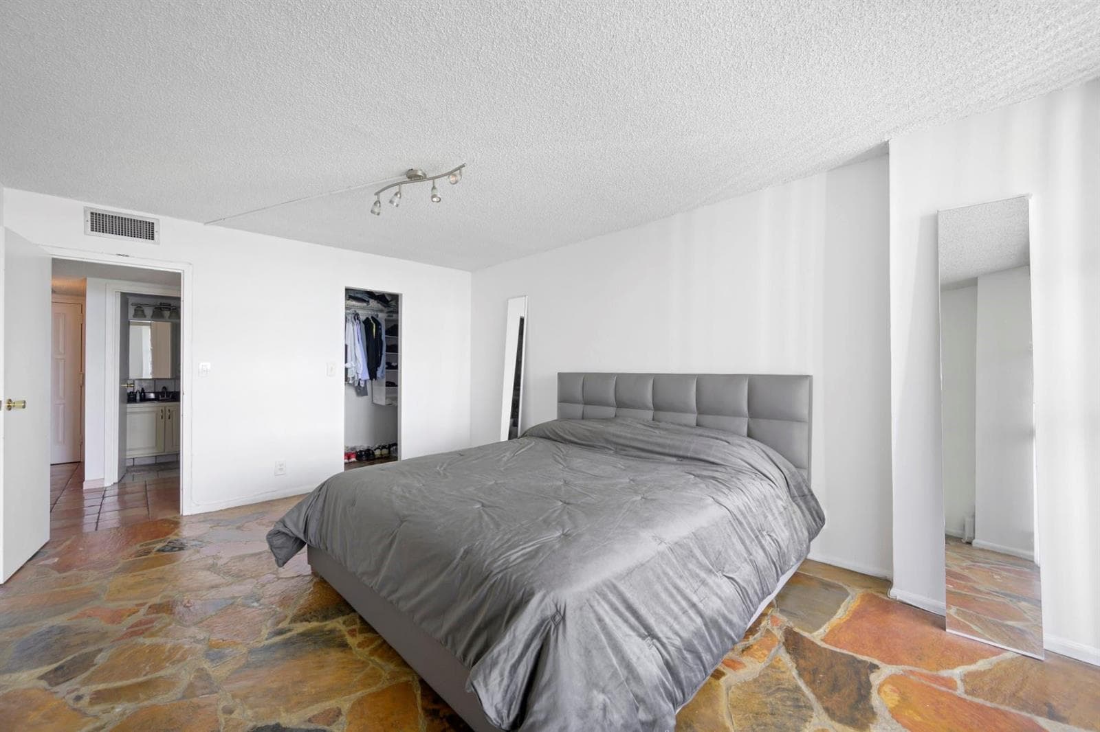 600 Parkview Drive 1111 (PH11) photo 15