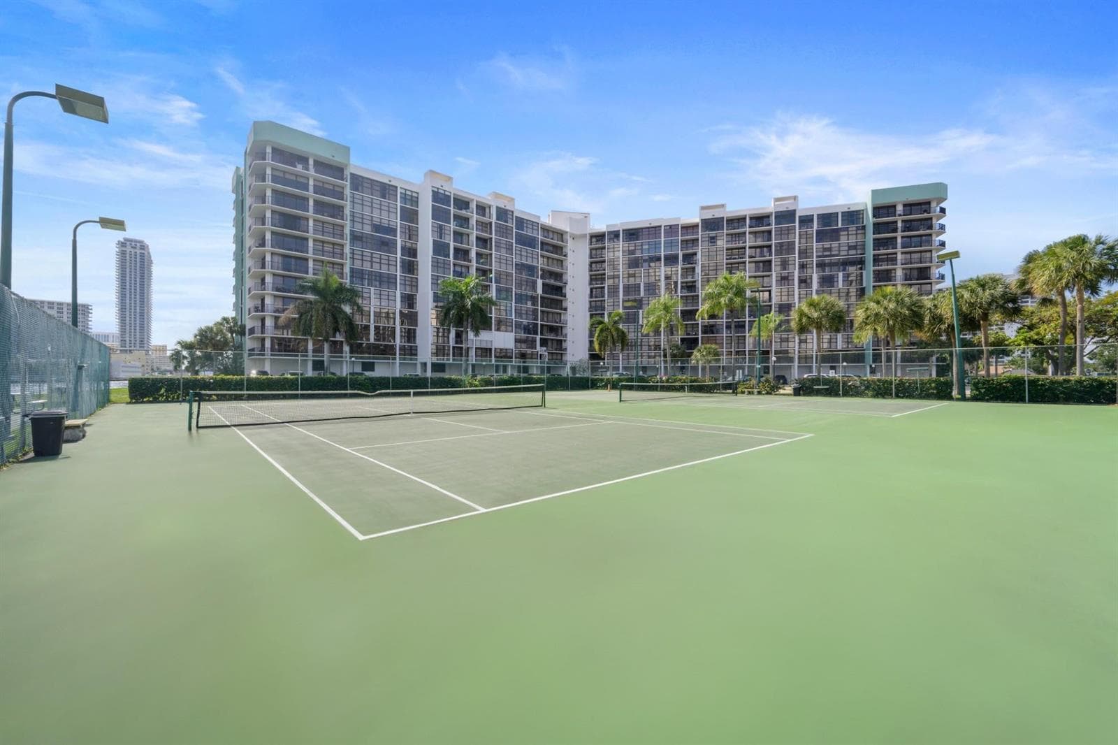 600 Parkview Drive 1111 (PH11) photo 25