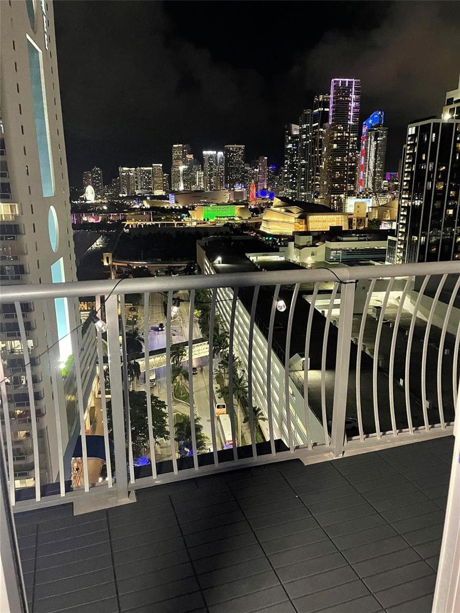 1750 N Bayshore Drive 2106 photo 2