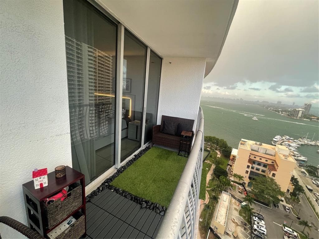 1750 N Bayshore Drive 2106 photo 17