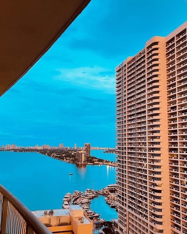 1750 N Bayshore Drive 2106 photo 1