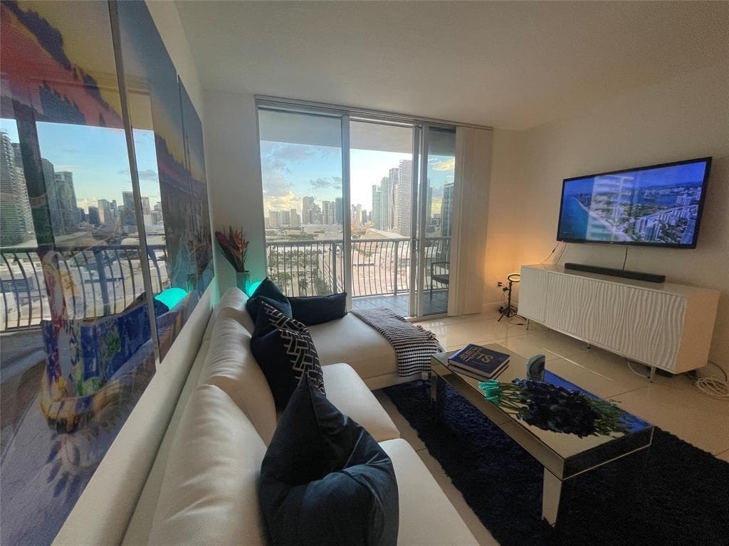 1750 N Bayshore Drive 2106 photo 5