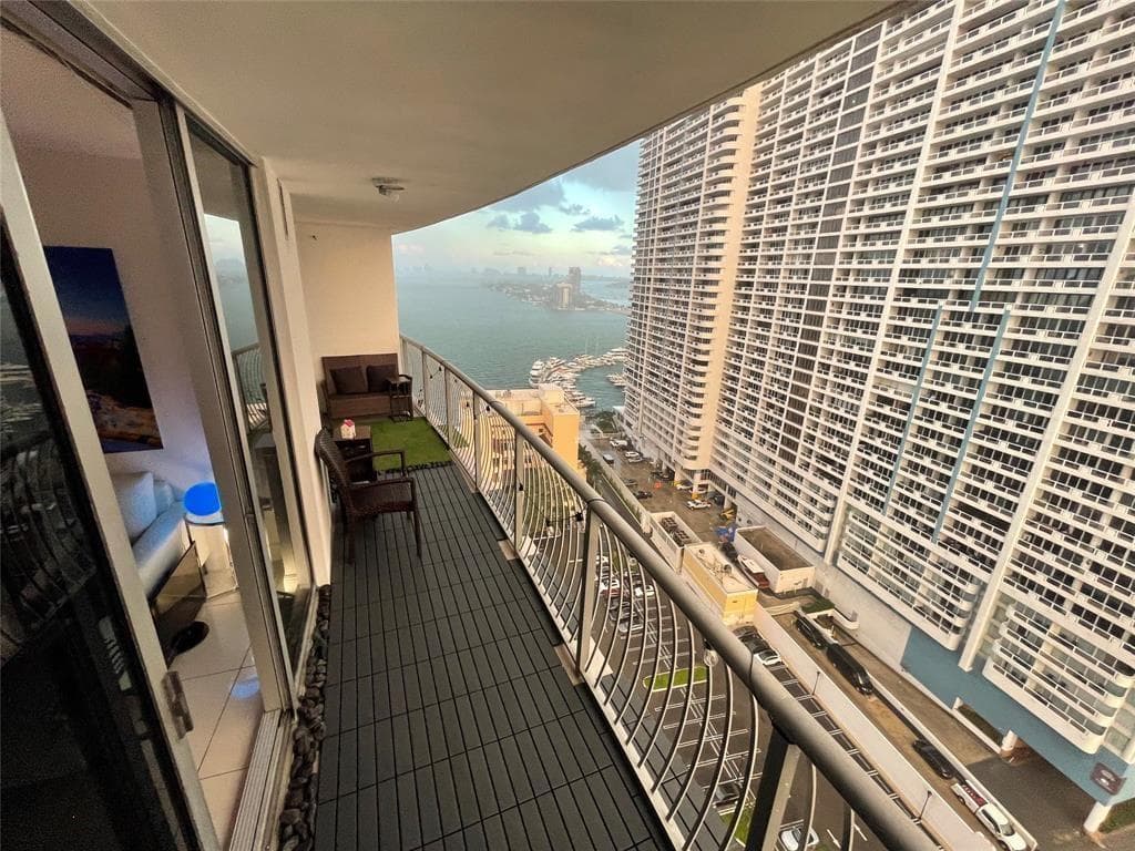 1750 N Bayshore Drive 2106 photo 9