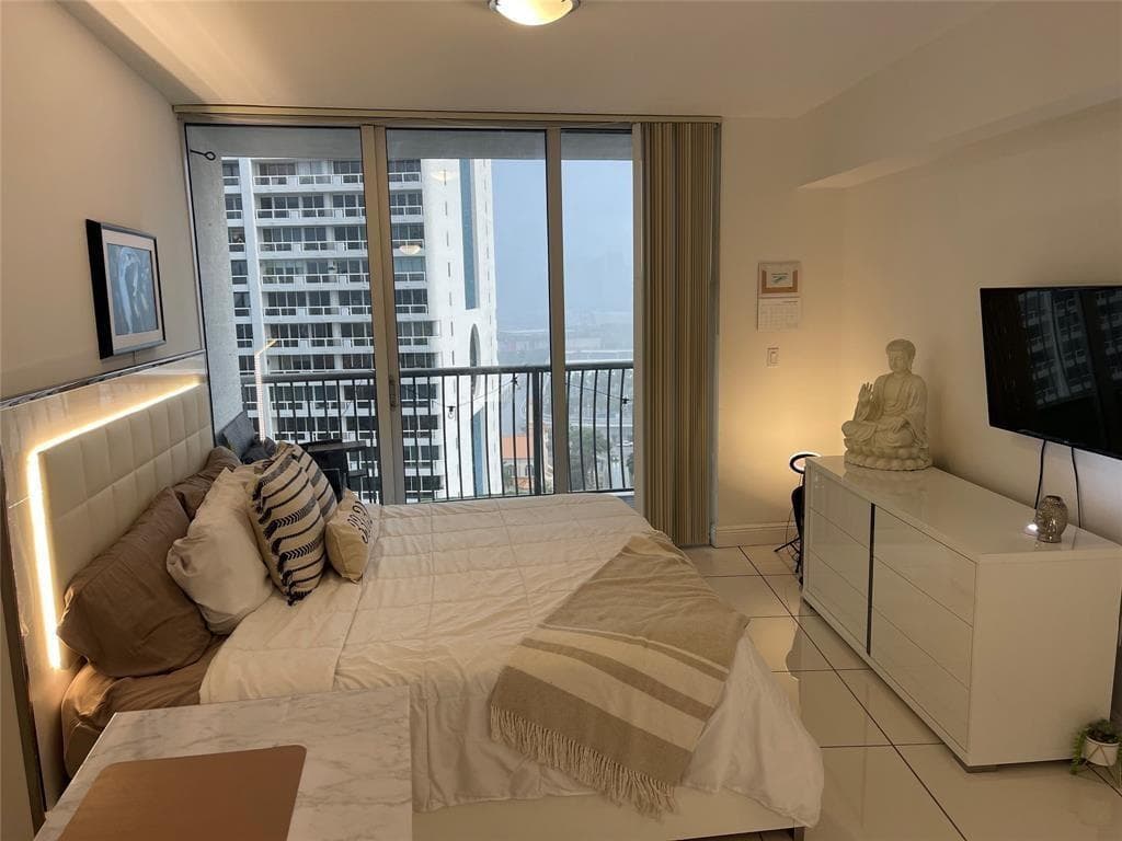 1750 N Bayshore Drive 2106 photo 14