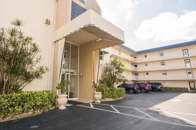 3575 S Ocean Boulevard 408 photo 2