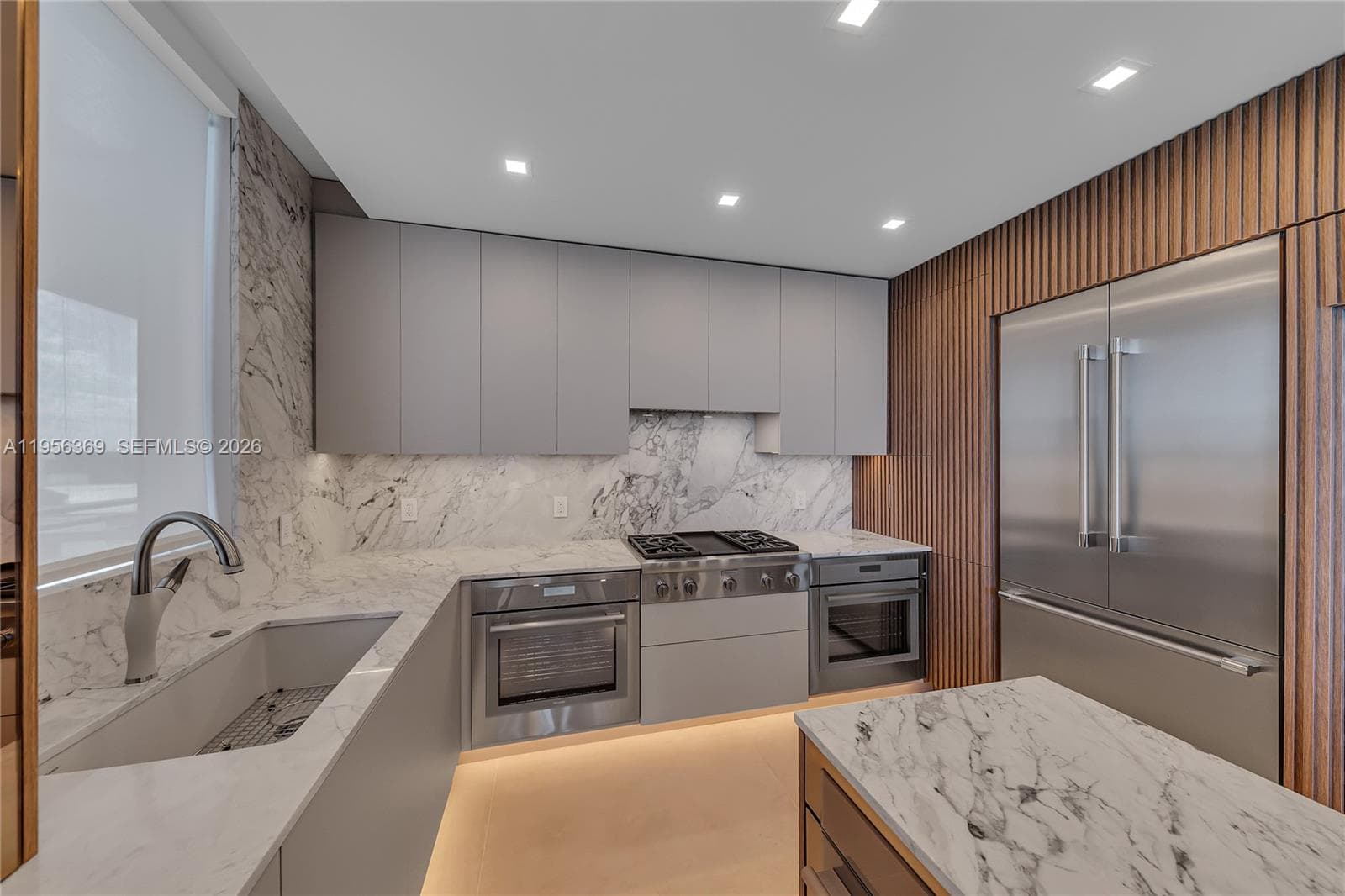 3535 Ocean Dr 1003 photo 11